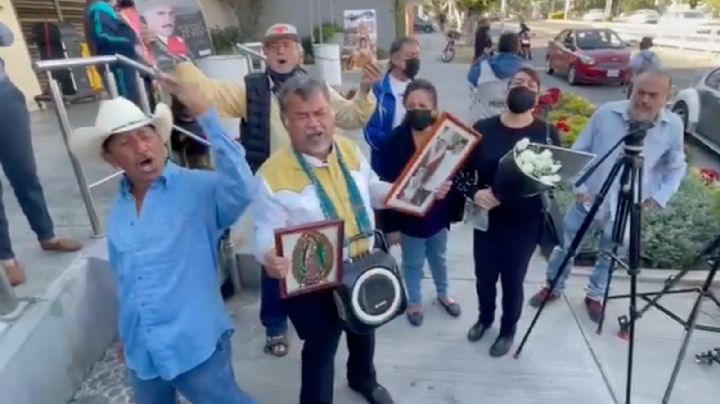 Lloran fans a Vicente Fernández; así serán sus homenajes