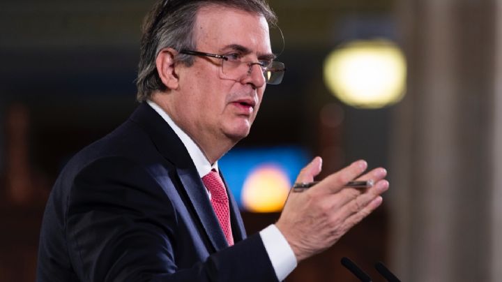 Ebrard denuncia que red de tráfico de migrantes genera 14 mil mdd al año