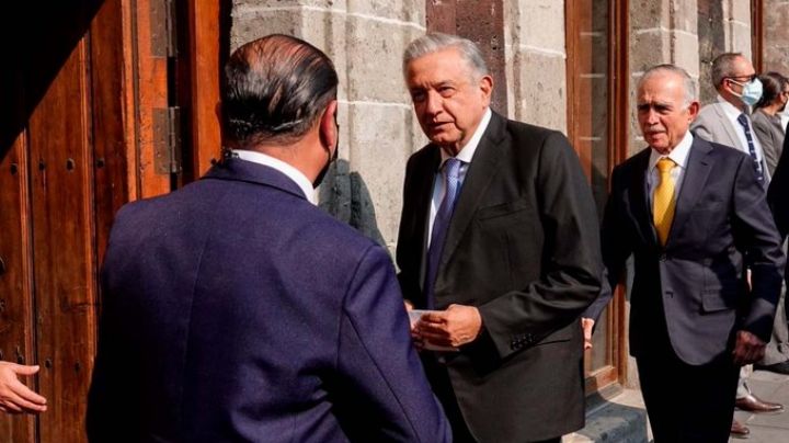 AMLO acuerda diálogo sobre reforma eléctrica con el empresariado mexicano