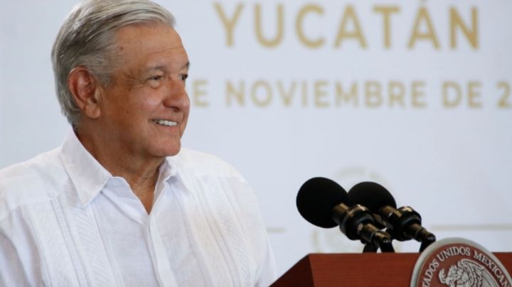 AMLO arremete contra José Woldenberg, único orador en la marcha a favor del INE