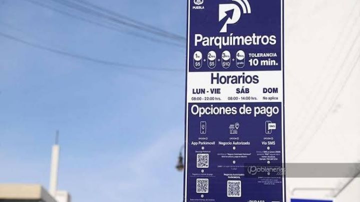 "Franeleros" cobran hasta 100 pesos por el uso de parquímetros los fines de semana en Puebla