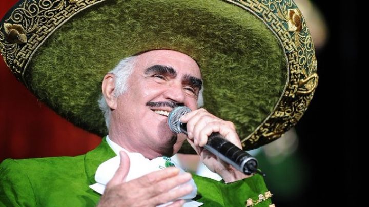 Fans conmemoran un año de la muerte del cantante Vicente Fernández