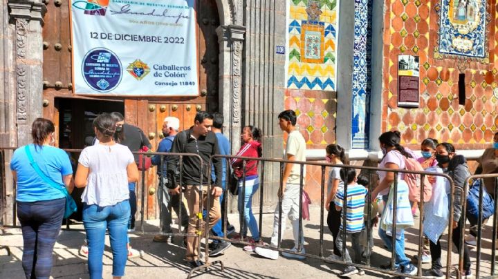 Miles de poblanos acuden a festejar a la Virgen de Guadalupe en La Villita