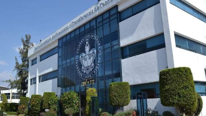 Tras dos años, estudiantes de la BUAP regresan a clases presenciales