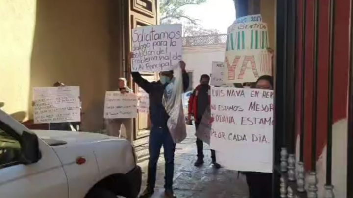 Vecinos de Hércules hacen plantón en instalaciones de Secretaría de Movilidad