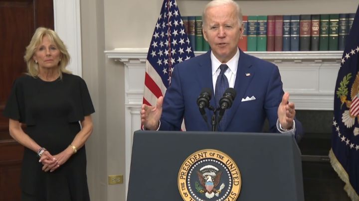 Llama Biden a hacer frente a la industria armamentista, tras tiroteo en escuela de Texas