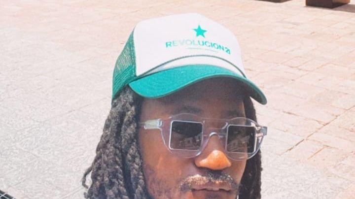 El bajista de Gorillaz, Seye Adelekan, pasea por Querétaro y lo presume en redes sociales