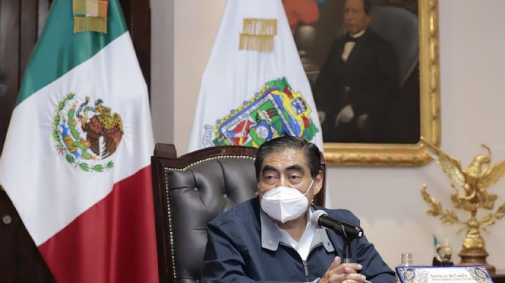 Barbosa reconoce "matiz político" en la licitación de parquímetros
