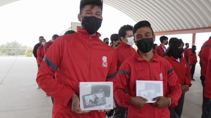 Descartan compra de más tablets para programa a favor de estudiantes de preparatoria