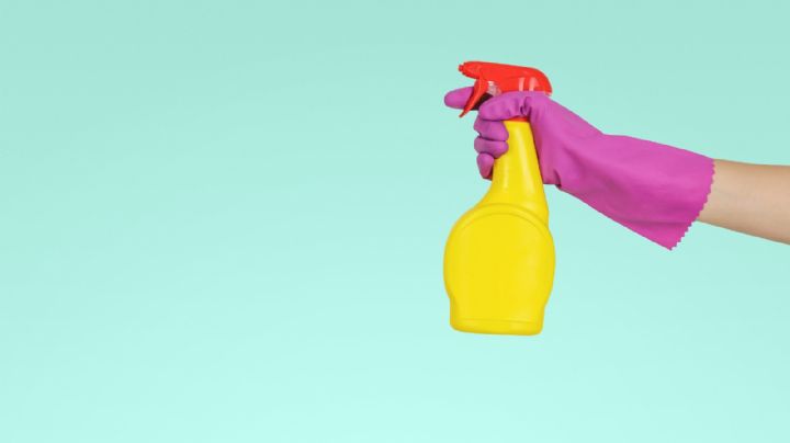 ¿Cómo quitar la humedad de las paredes del baño?