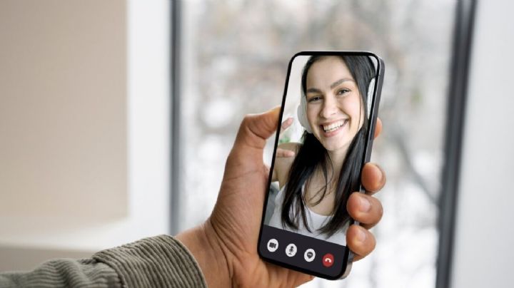 ¿Cómo compartir música durante una videollamada de WhatsApp?