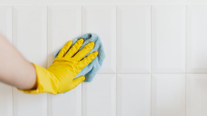 ¿Cómo acabar con el sarro de los azulejos del baño?