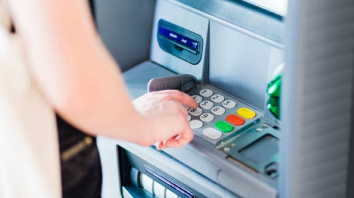 ¿Cómo retirar dinero de un cajero automático sin tarjeta?