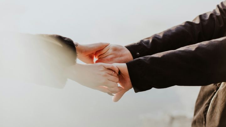 ¿Qué significa que me atraigan las personas mayores? Según la psicología