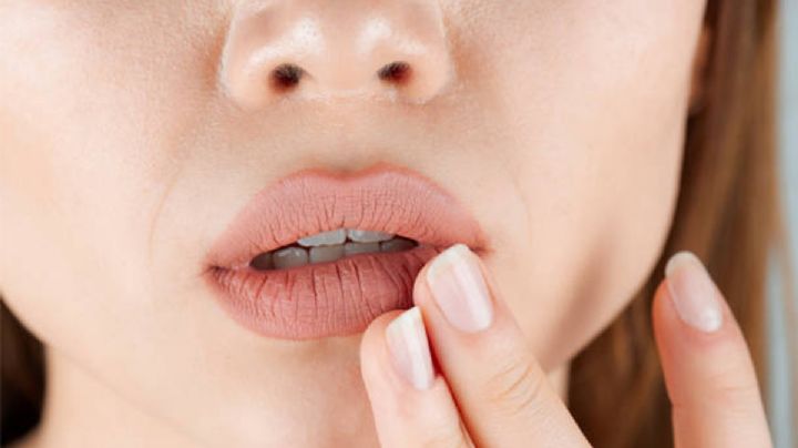 ¿Por qué se resecan los labios y cómo mantenerlos hidratados en época de calor?