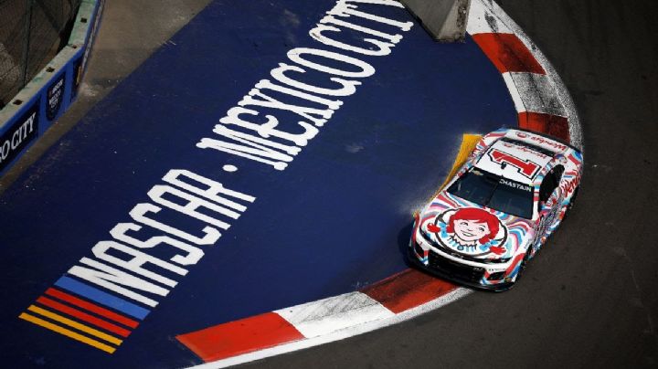 Todd Gilliland impone récord de pista para  NASCAR Cup Series en Ciudad de México