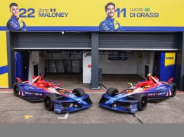 Superman invade el Berlin E-Prix con unión entre Lola Cars y Warner Bros. Discovery