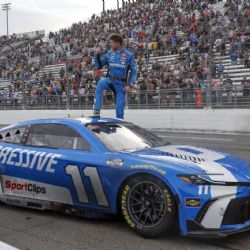 Denny Hamlin ganó la AutoTrader EchoPark Automotive 400 en el Dover Motor Speedway