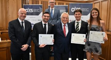 Gianni Infantino felicita a los graduados de la 25ª edición del Máster de la FIFA
