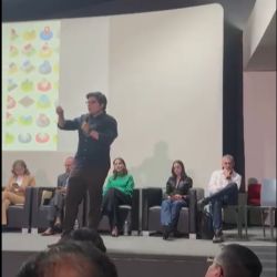 Asisten anfitriones de plataformas de hospedaje a primer foro contra la gentrificación en la Condesa