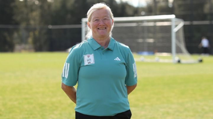 La leyenda Pauline Hamill entrena a la selección afgana de refugiados