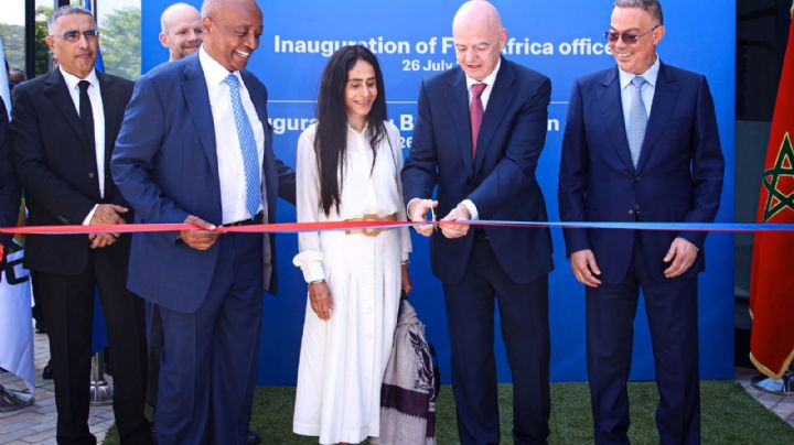 Gianni Infantino celebra la apertura oficial de la Oficina de la FIFA en África